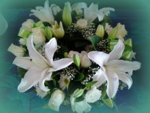 16-pure-love-white-wreath-roses-and-lillies